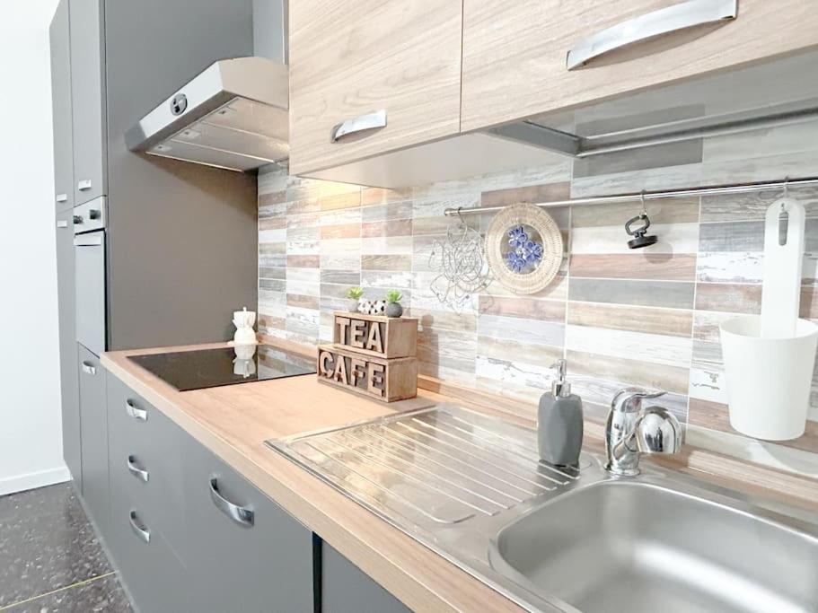 Free Parking - Elegante Casa Con Wifi -Smarttv Daire Savona Dış mekan fotoğraf